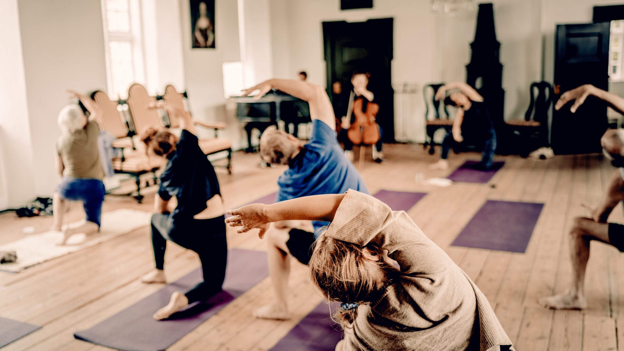Nørre Vosborg: Godmorgen-yoga for alle med musik