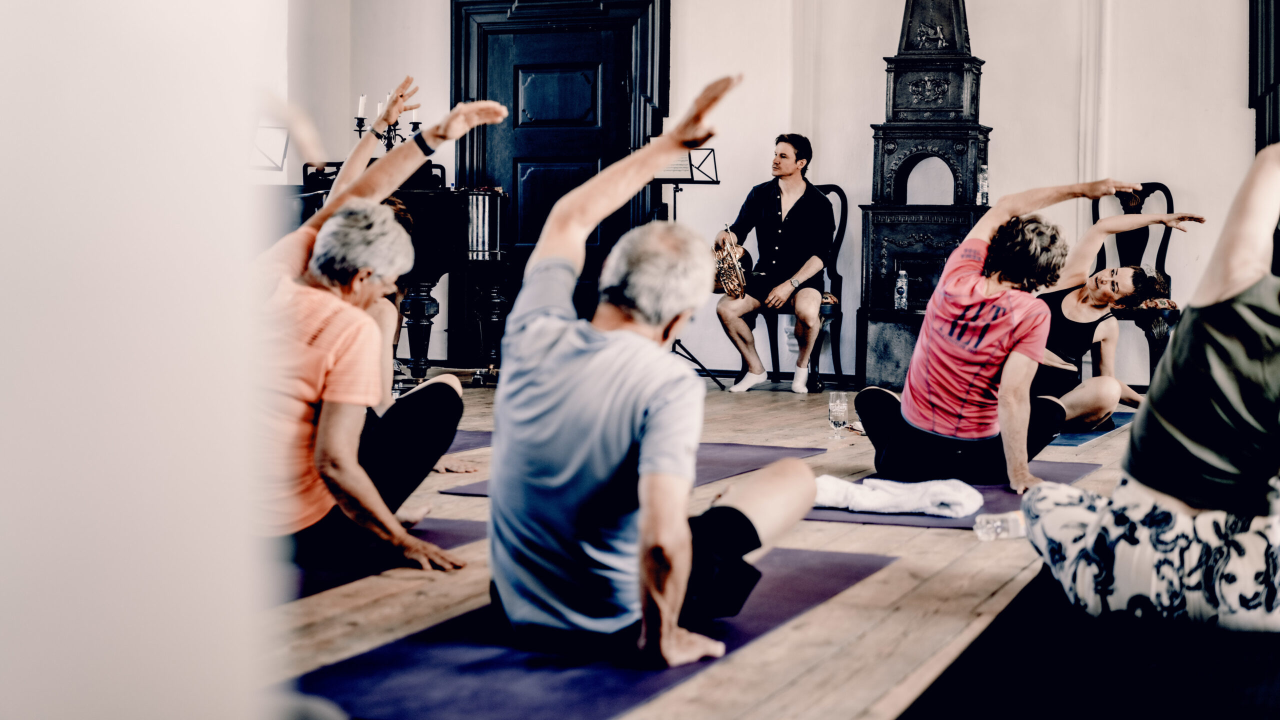 Nørre Vosborg: Godmorgen-yoga for alle med musik